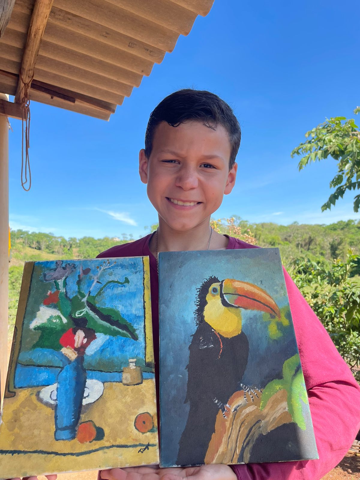 Aluna finalizando sua obra de arte