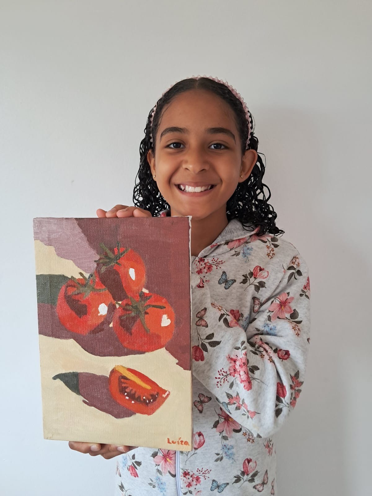 Aluna trabalhando em tela no estúdio